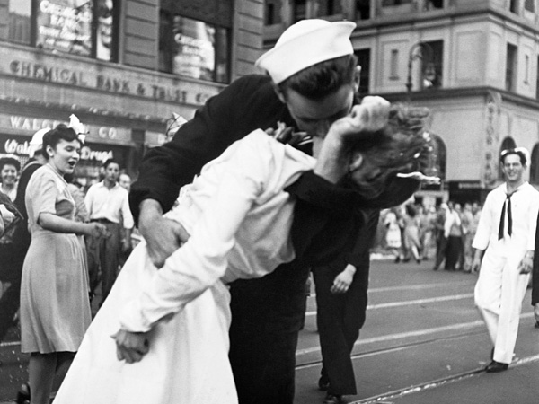 Victor Jorgensen, Kissing the War Goodbye in Times Square, 1945 (detail)