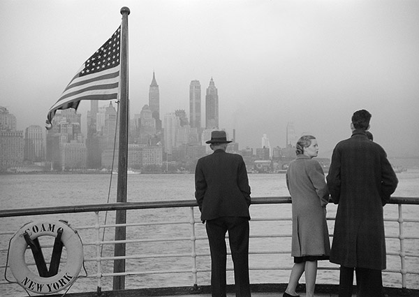 Anonymous, Lower Manhattan seen from the S.S. Coamo leaving New York