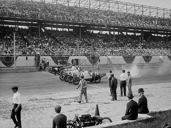 Anonymous, Cars at the start line of the Sheepshead Bay Race Track, New York, 1918