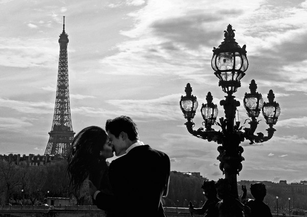 Julian Lauren, A Kiss in Paris
