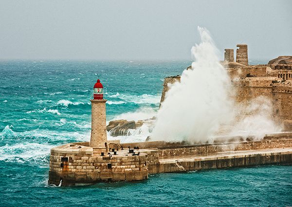 Pangea Images, Lighthouse in the Storm