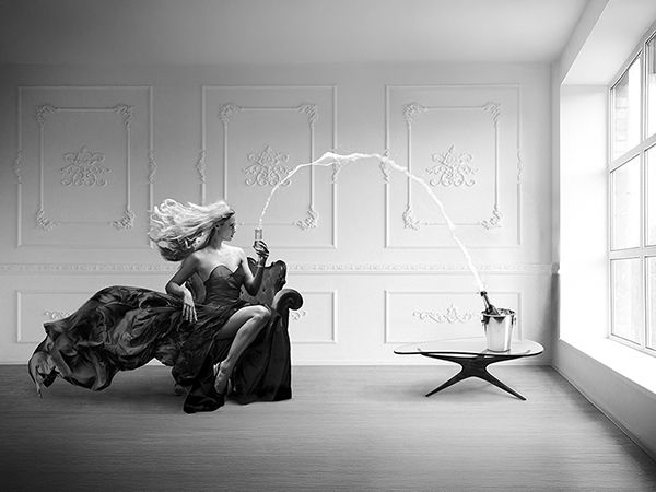 Julian Lauren, Champagne Zoom (BW)