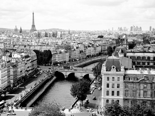 Vadim Ratsenskiy, View of Paris and Seine river