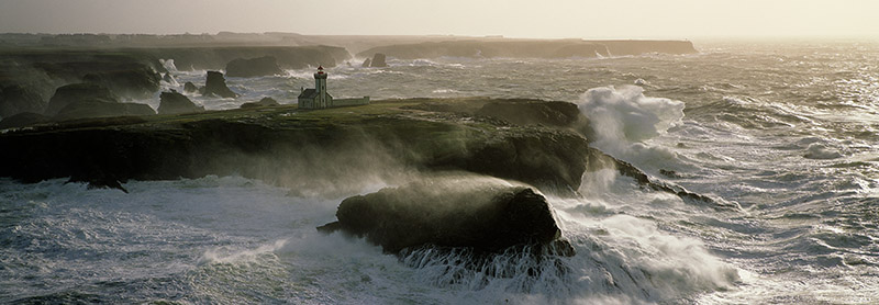 Jean Guichard, Phare des Poulains lors d'une tempète