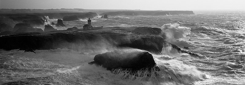 Jean Guichard, Phare des Poulains lors d'une tempête